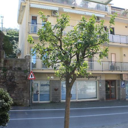 Sorrento Comfort House Con Piscina Екстериор снимка